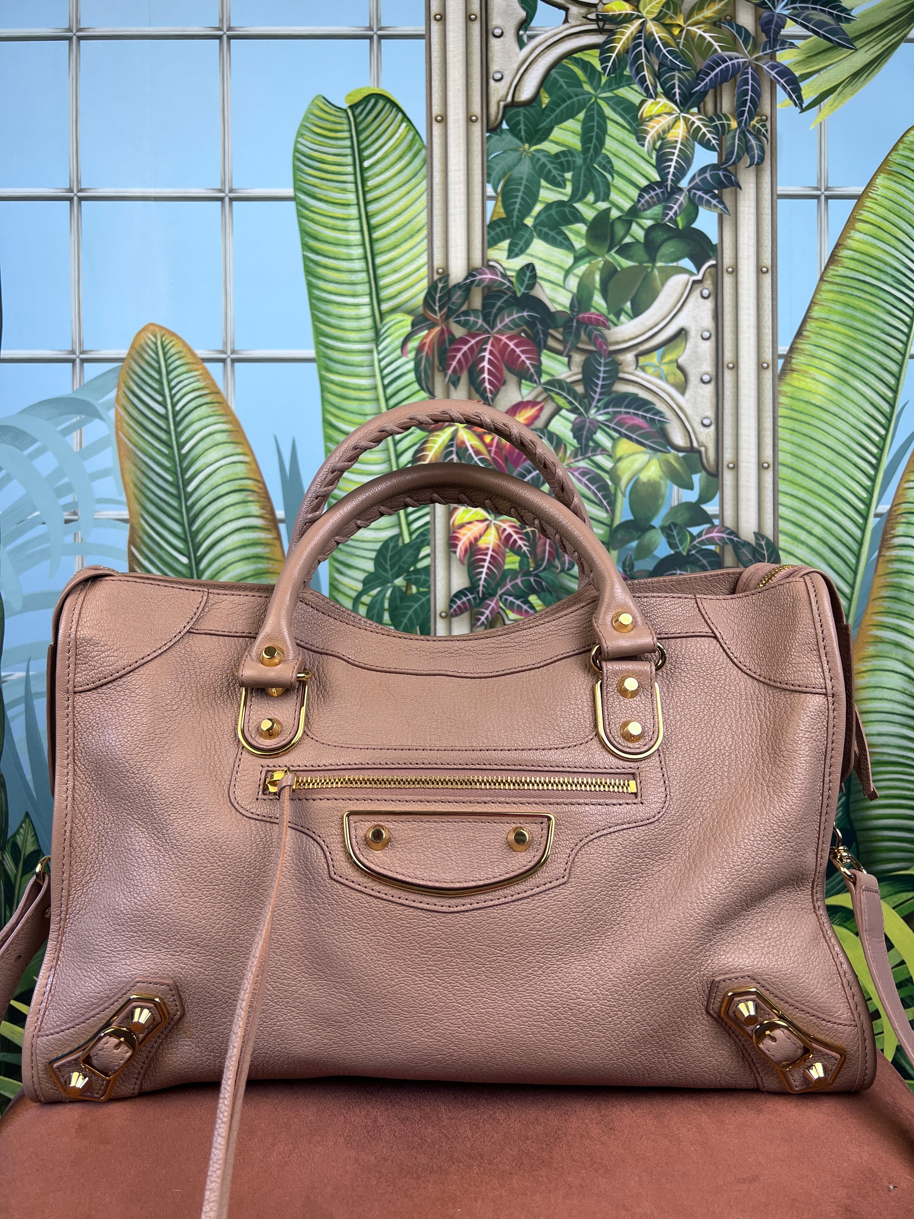 Hotel Kalinga Balenciaga Glitter Triangle Bag Tas Balenciaga Bag