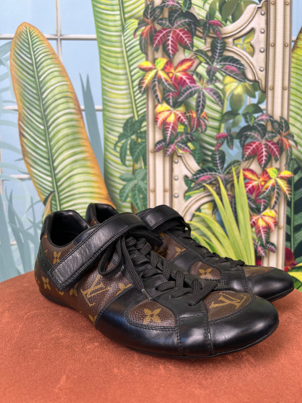 Louis Vuitton Brown lace up shoes man