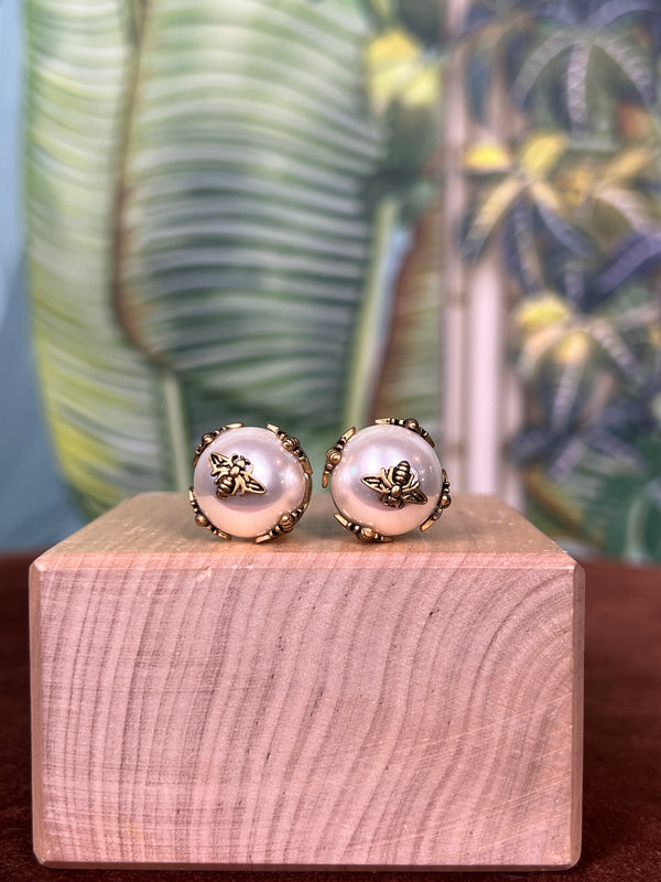 Repurposed GG pearl with bee earrings white