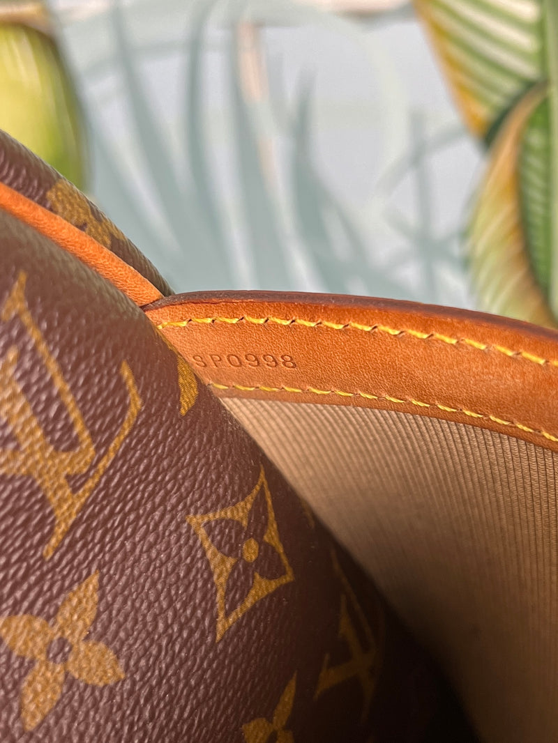 Louis Vuitton reporter bag