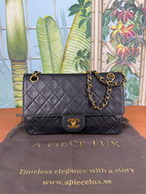 Chanel Double Flap Bag medium black/gold