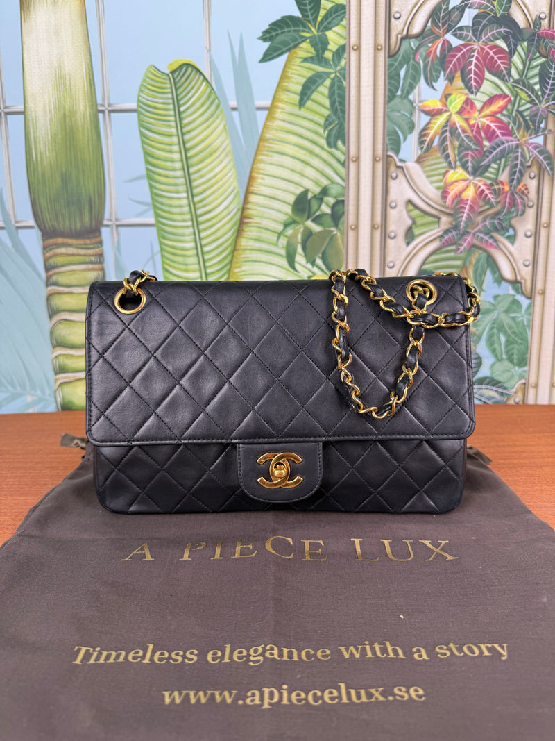 Chanel Double Flap Bag medium black/gold