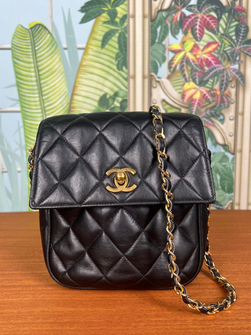 Chanel flap bag vintage black