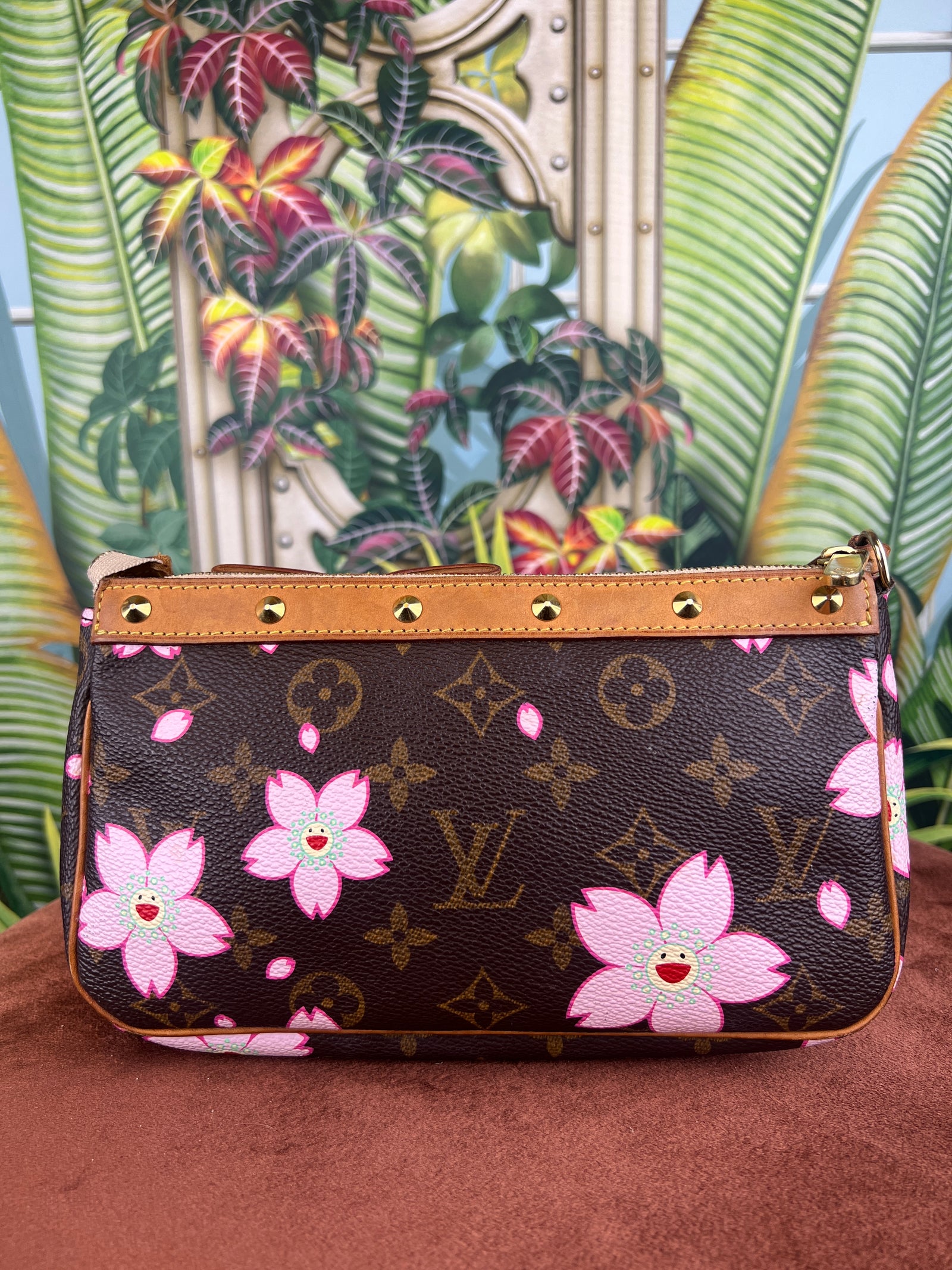 Louis Vuitton x Takashi Murakami Cherry Blossom pochette gold – A