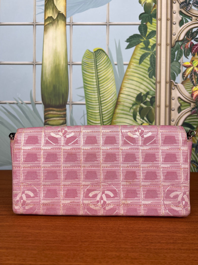 Chanel flap bag traveling pink