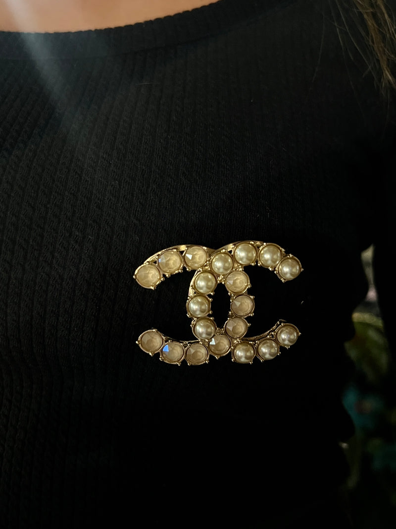 Chanel brosch rihnstones/pearls