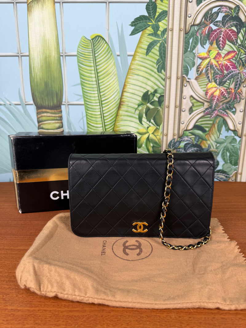 Chanel vintage single flap bag black