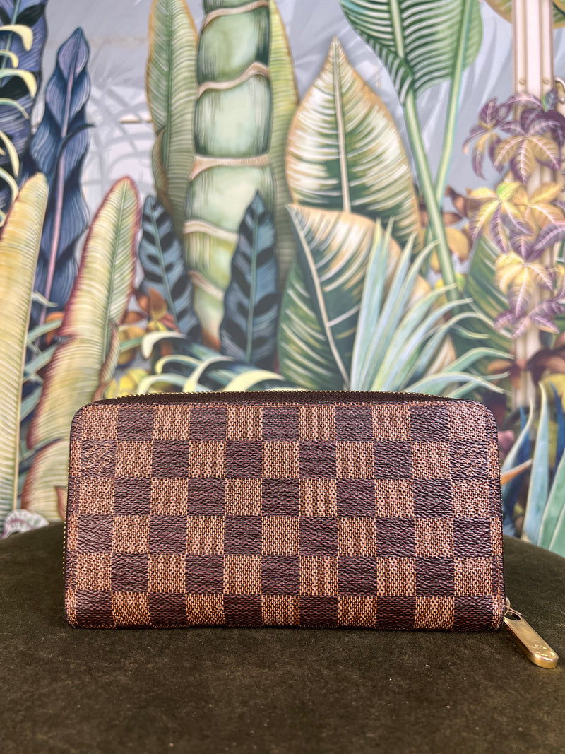 Louis Vuitton Damier ebene zippy wallet hand painted car