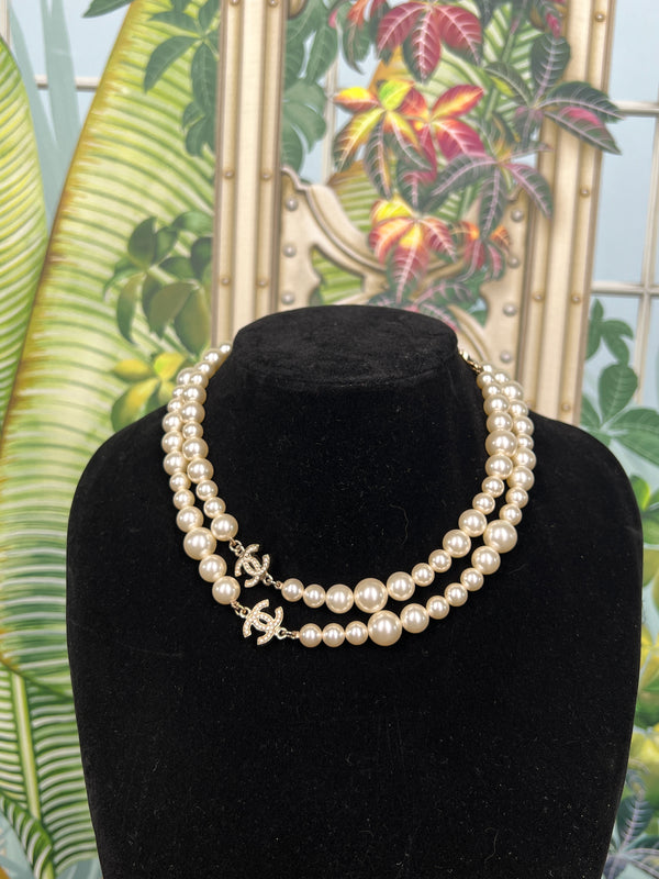 Chanel long pearl/rihnstone necklace