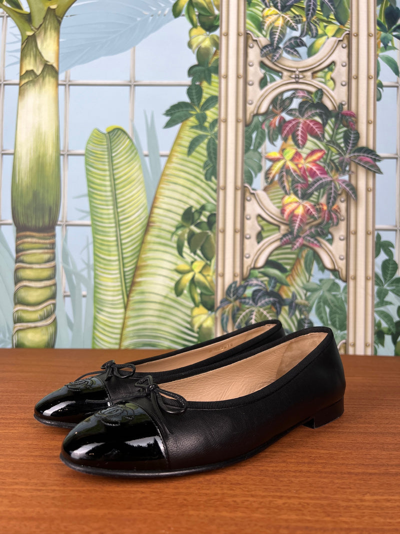 Chanel Ballet flats black