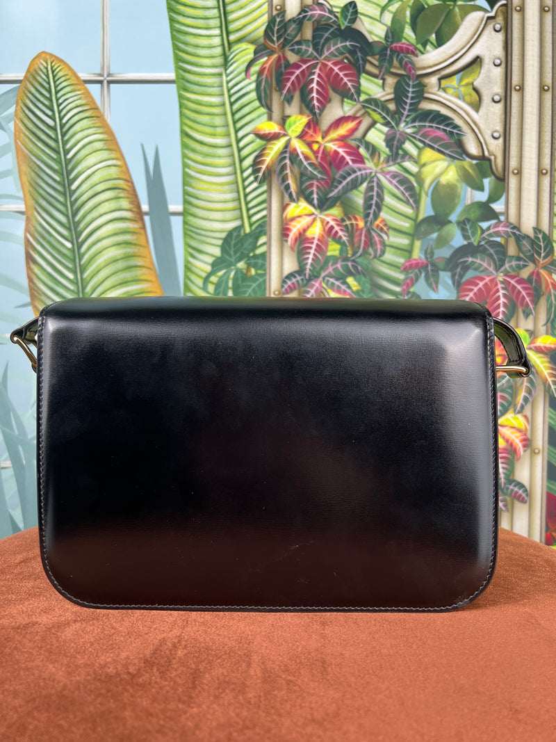 Triomphe clutch discount in shiny calfskin