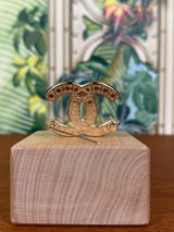 Chanel brooch pearls