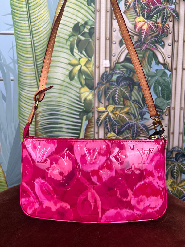 Louis Vuitton Ikat pochette vernis indiana rose