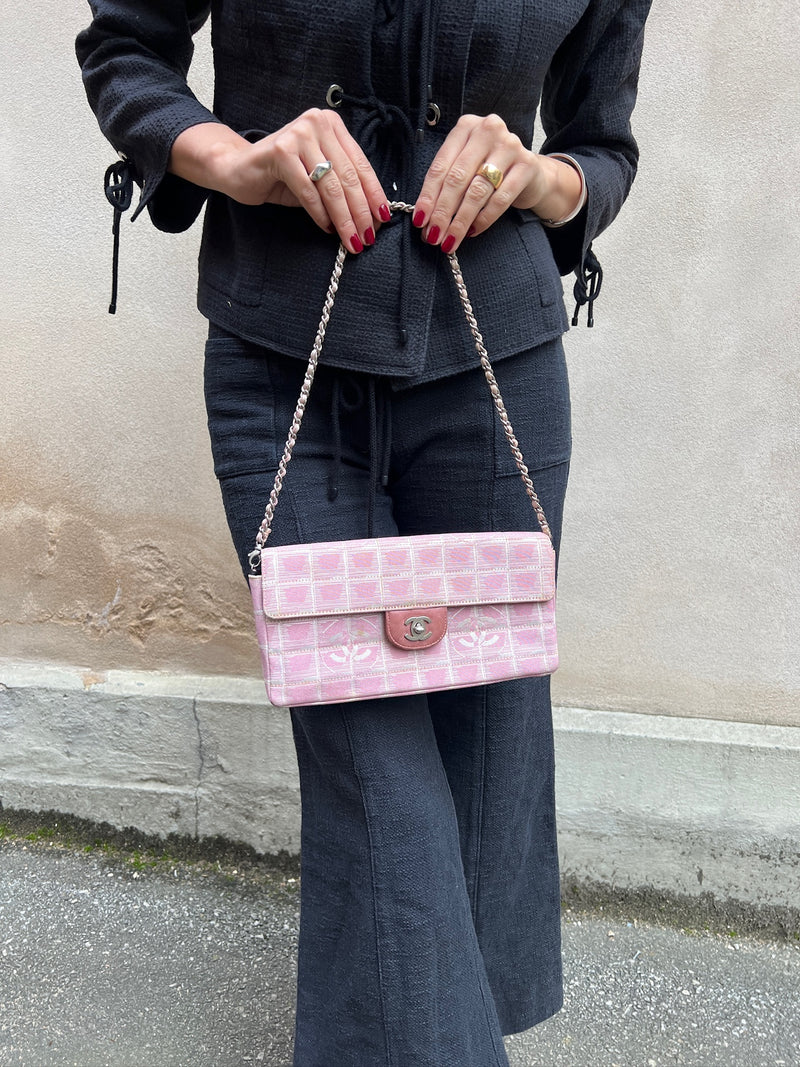 Chanel flap bag traveling pink