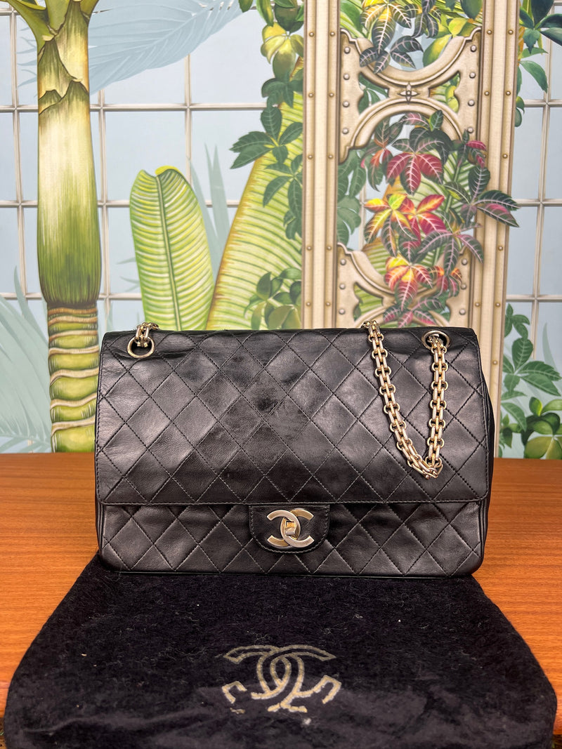 Chanel double flap bag medium black/gold chain strap