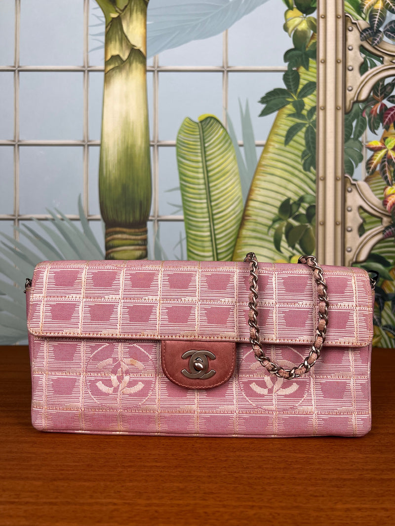 Chanel flap bag traveling pink