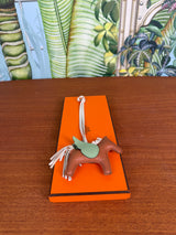 Hermès rodeo charm PM gold/ craie/ vert criquet