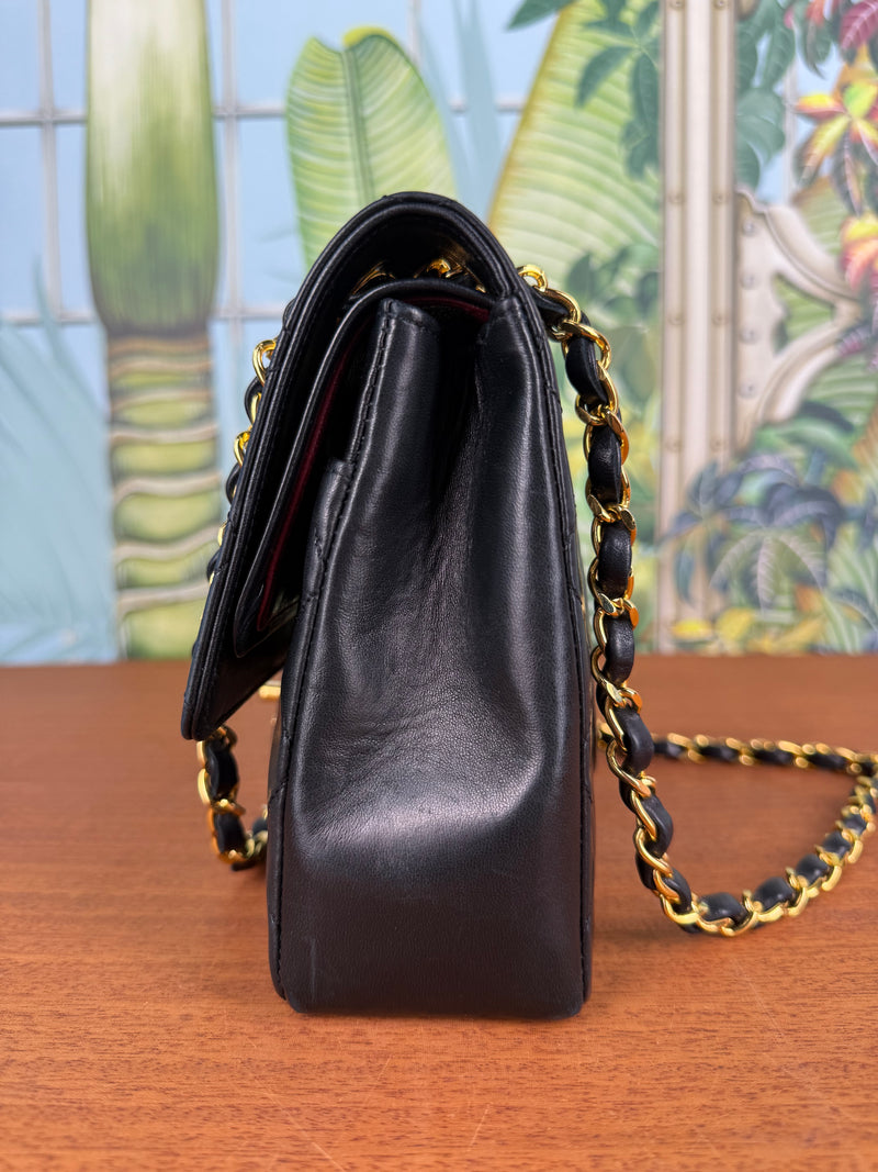 Chanel Double Flap Bag medium black/gold