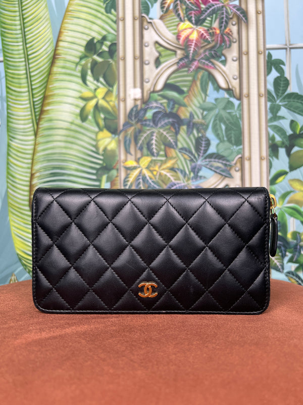 Chanel Zippy wallet quilted calf leather black