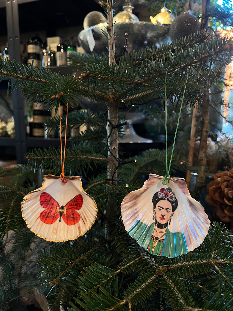 Hand painted ornament shell Hermeline butterfly