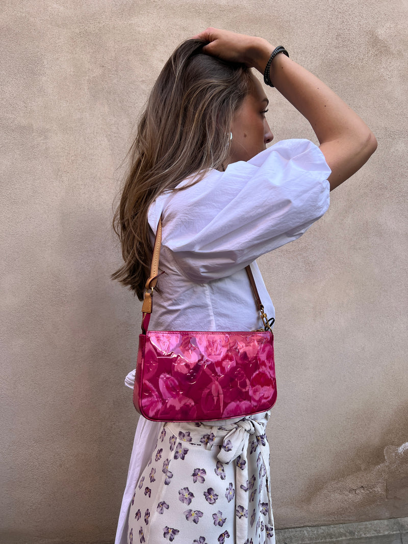 Louis Vuitton Ikat pochette vernis indiana rose – A Piece Lux