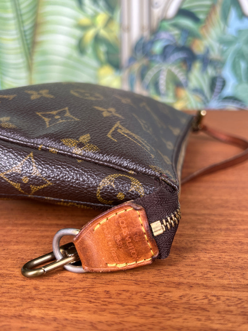 Louis Vuitton pochette accessories monogram