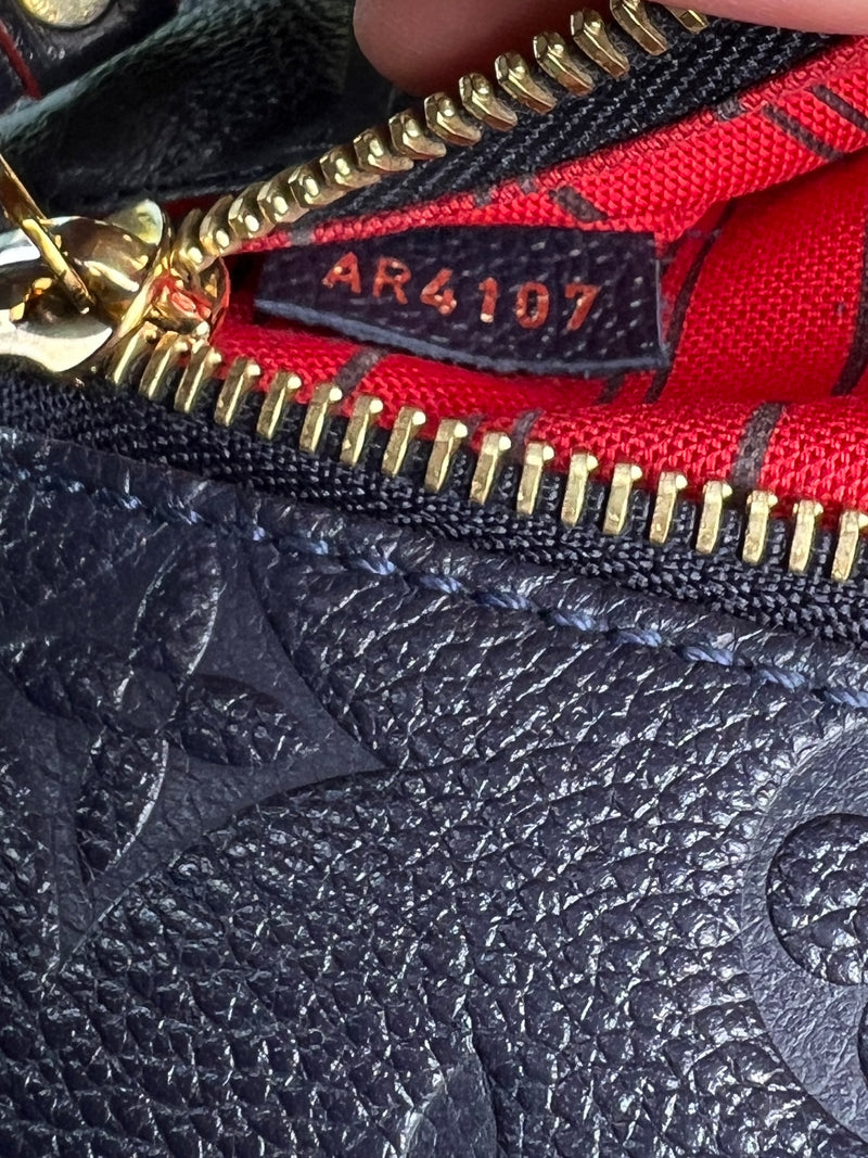 Louis Vuitton metis pochette navy