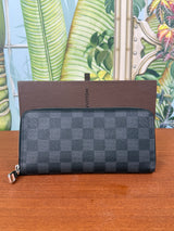 Louis Vuitton Damier graphite zippy wallet
