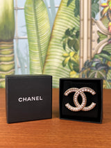 Chanel CC brooch pearls