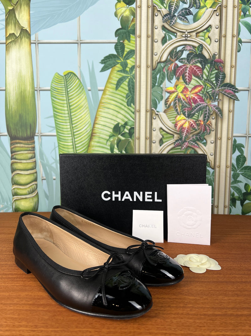 Chanel Ballet flats black