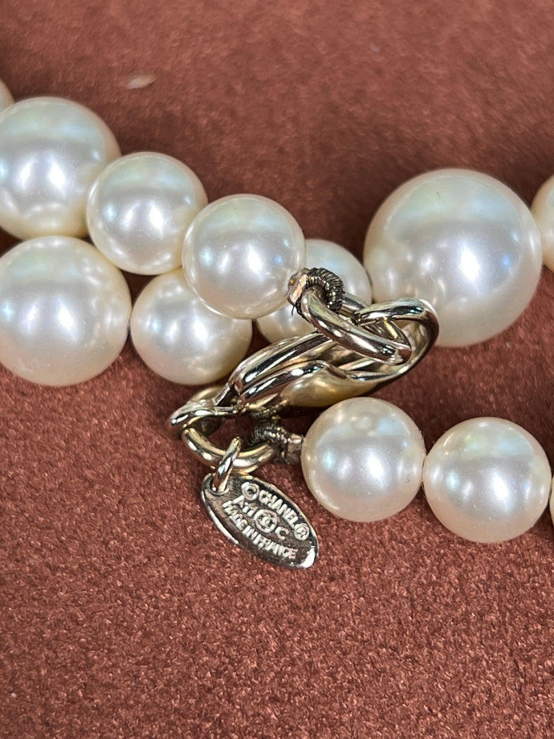 Chanel long pearl/rihnstone necklace