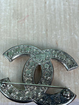 Chanel CC brooch pearls