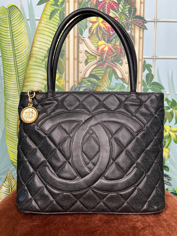 Chanel medallion tote caviar  black