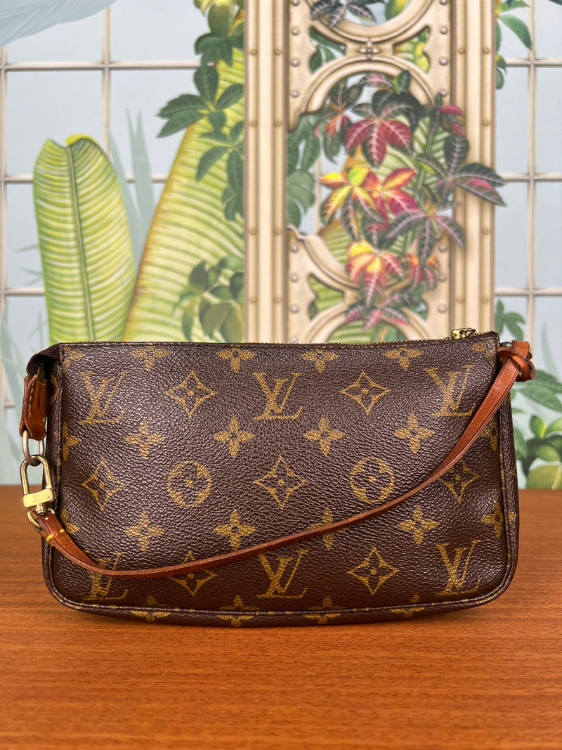 Louis Vuitton pochette accessories monogram