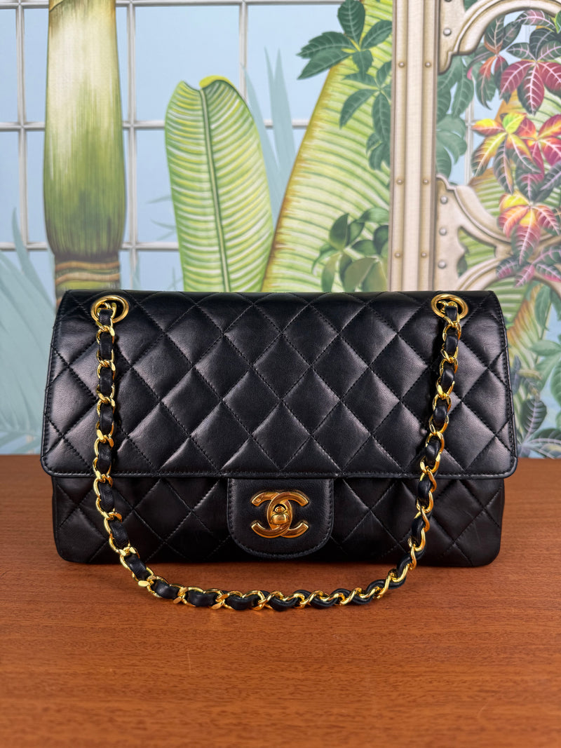 Chanel Double Flap Bag medium black/gold