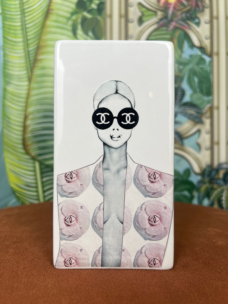 Vase with a lady with cc sunglasses