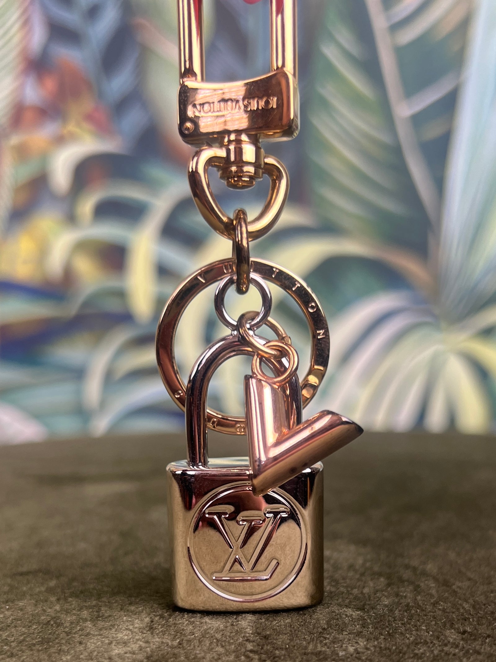 Louis Vuitton buy Lock Keyring