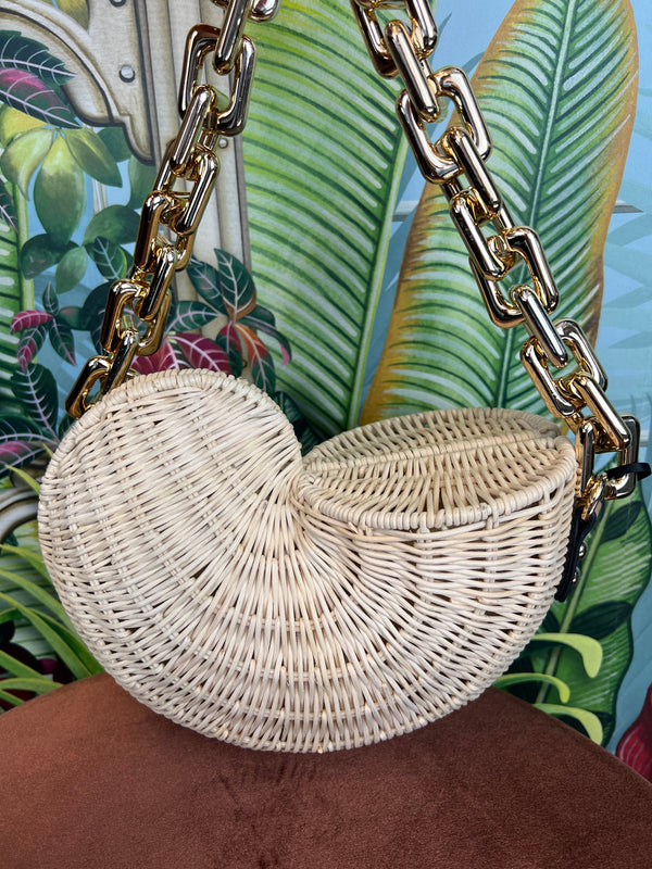 Conch chain rattan shoulder bag white