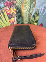 Louis Vuitton zippy wallet
