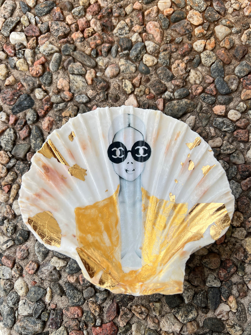 Hand painted shell coco gold