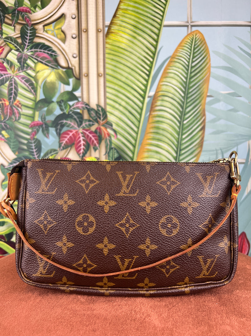 Louis Vuitton pochette monogram