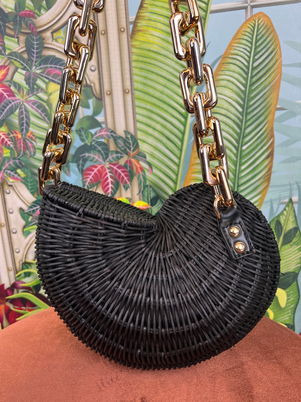 Conch chain rattan shoulder bag black