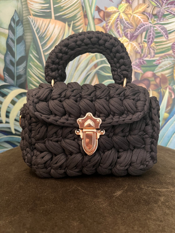 Knitting woven shoulder bag  black