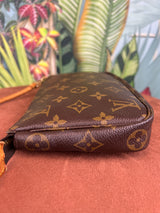 Louis Vuitton pochette monogram