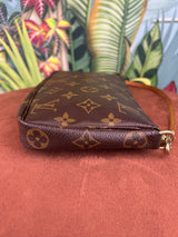 Louis Vuitton pochette monogram