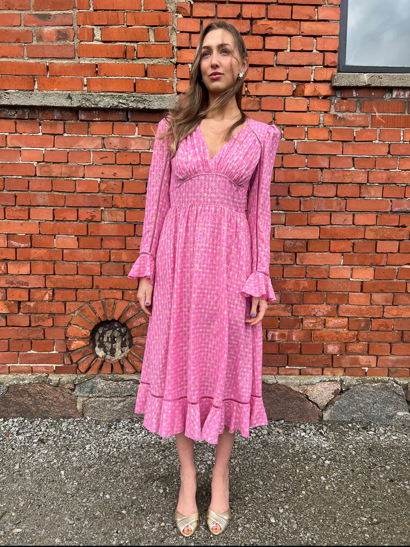 stine goya pink dress Stine Goya Double Buckle Raglan Midi Dress Brush Stroke Magnolias