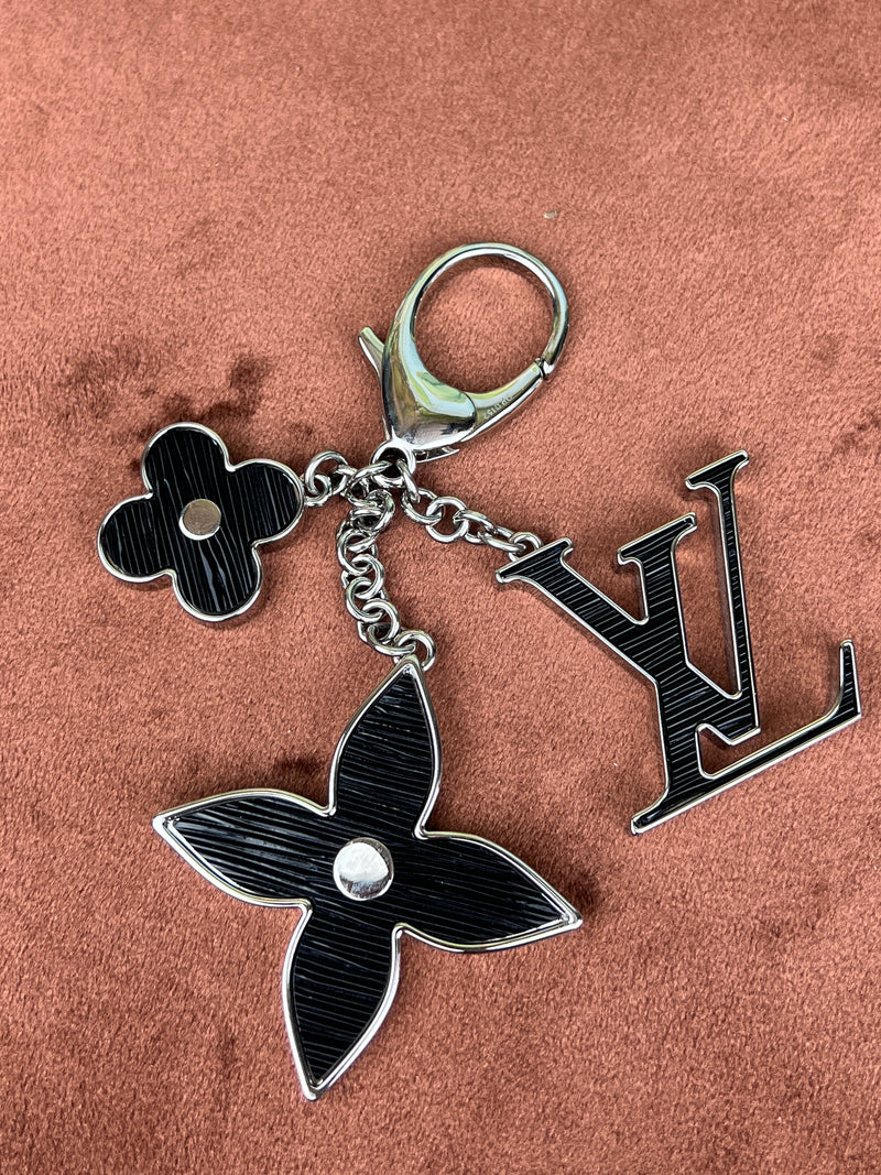 Louis Vuitton key ring black/ silver