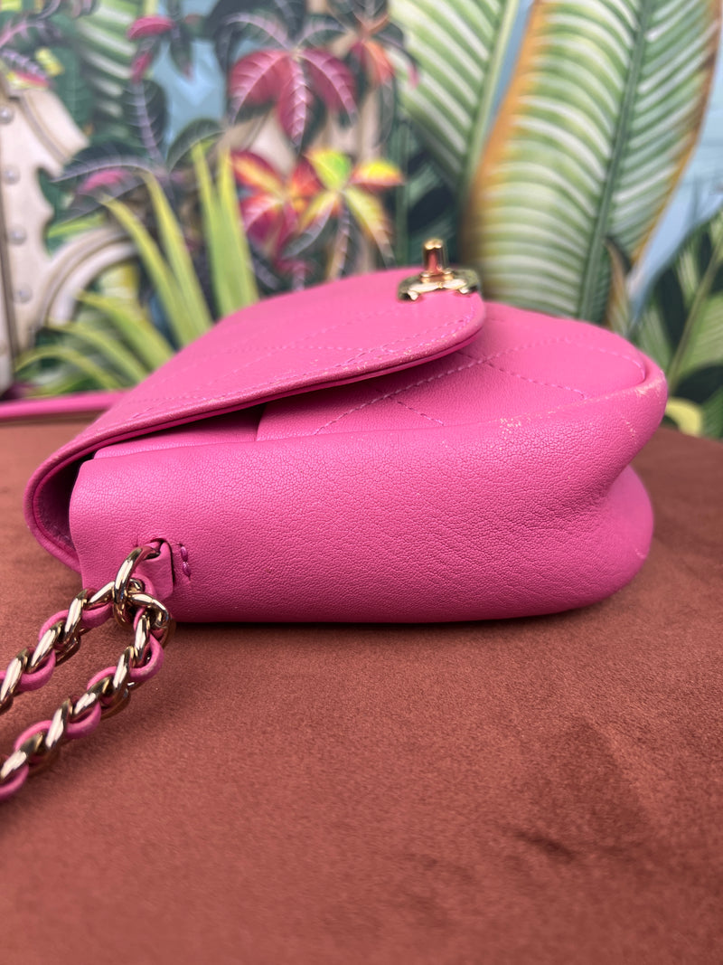 Chanel flap bag vintage pink