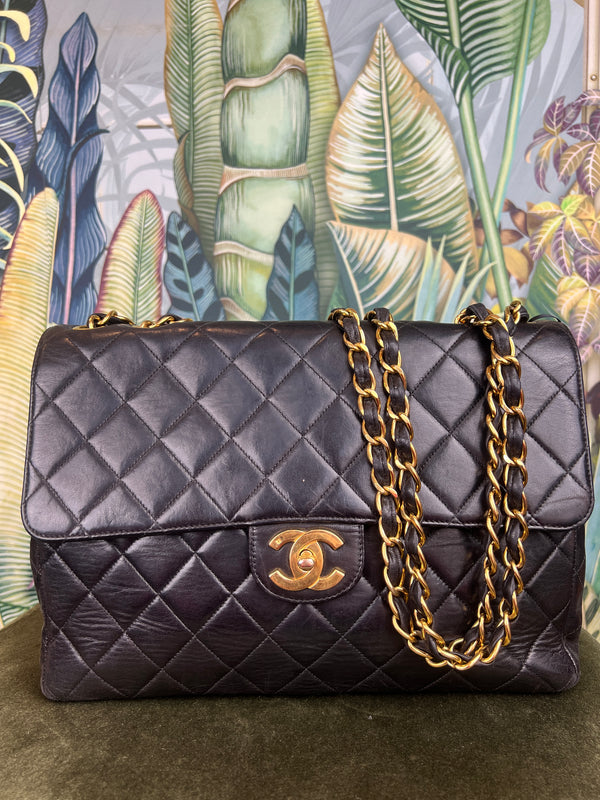 Chanel Vintage flap bag black