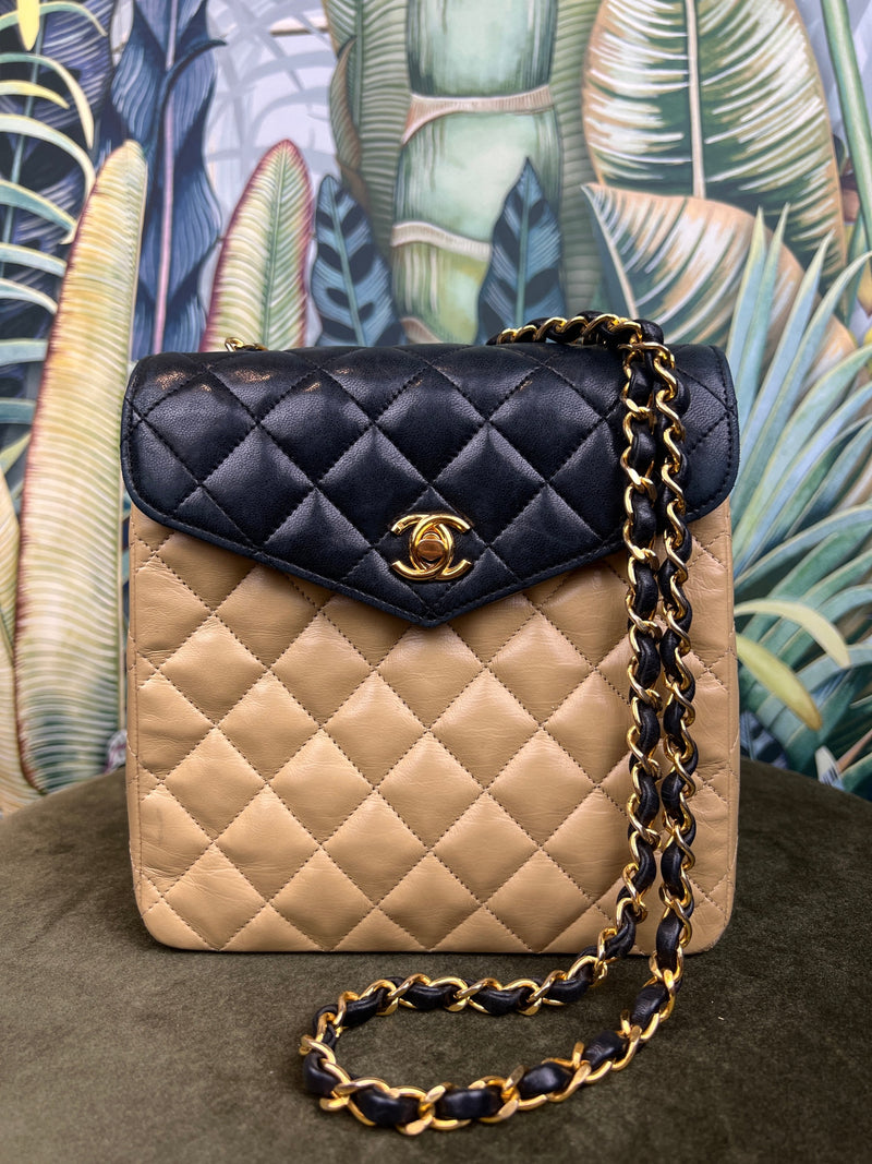 Chanel Vintage beige/black flap bag